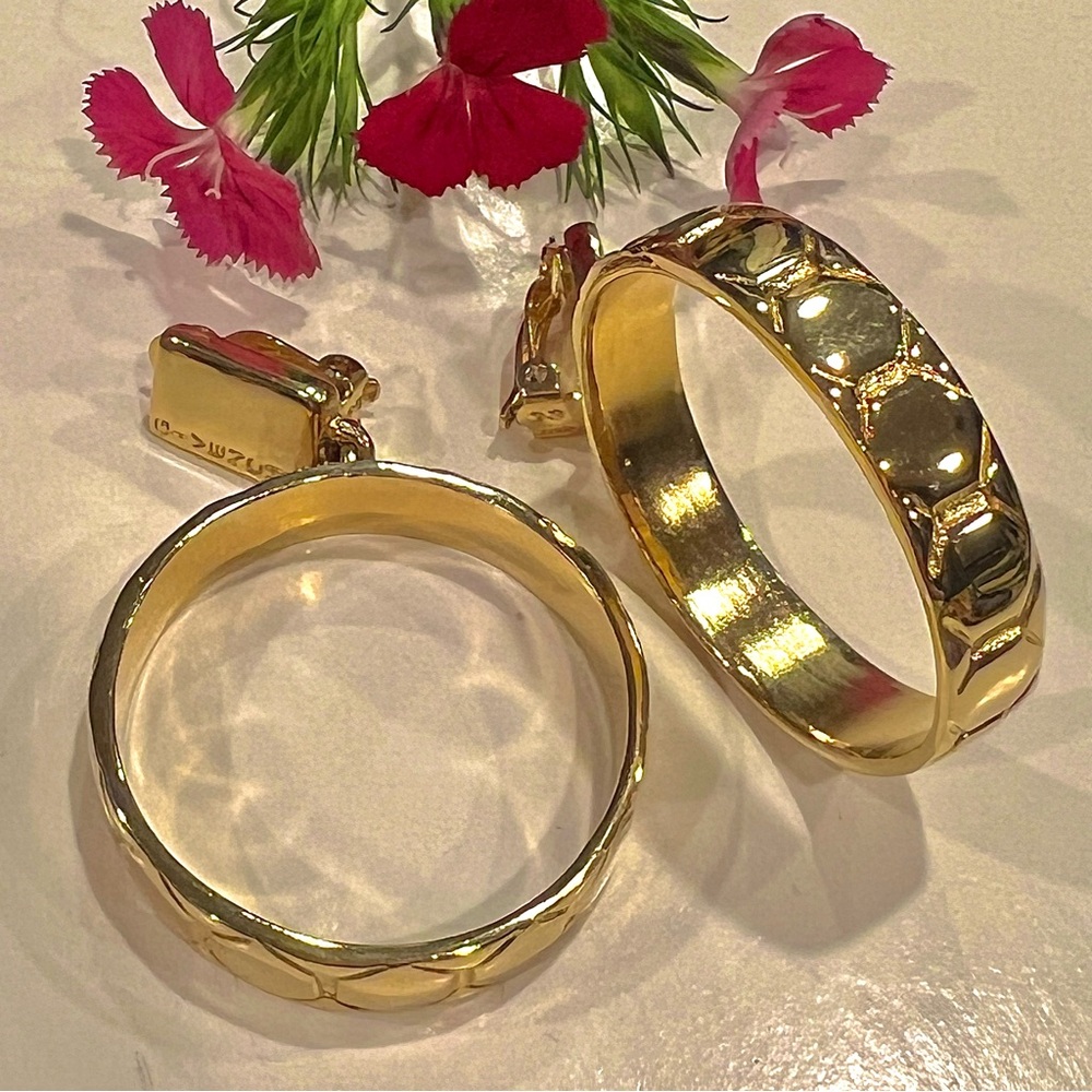 Vintage Givenchy GG Logo Statement Gold Tone Honeycomb Hoop Clip On Earrings